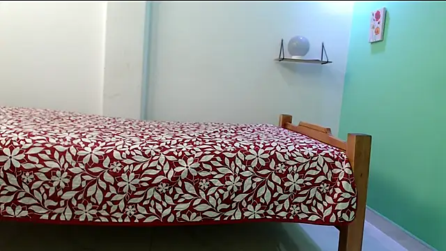 evaleribigtits18 online show from March 6, 2:17 am