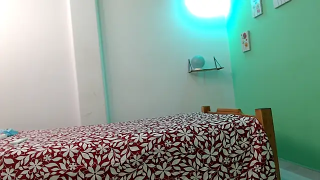 evaleribigtits18 online show from April 9, 1:18 am