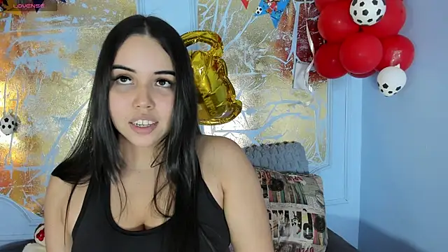 Snapshot of melaniecooperr chatting on June 18, 4:00 am melaniecooperr online show from June 18, 4:00 am