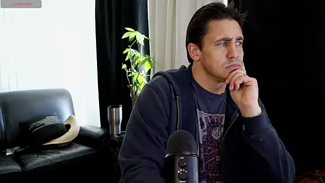 DamienSliick online show from November 23, 8:30 pm