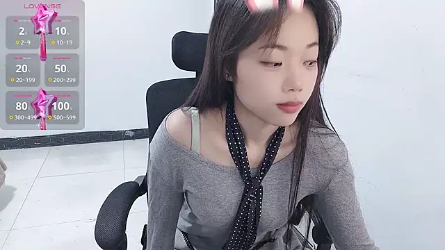 Snapshot of Lvy--v chatting on January 1, 10:46 pm Lvy--v online show from January 1, 10:46 pm