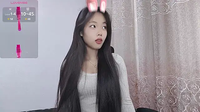 Snapshot of Lvy--v chatting on March 5, 10:54 pm Lvy--v online show from March 5, 10:54 pm