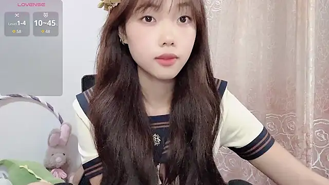 Snapshot of Lvy--v chatting on November 17, 9:30 pm Lvy--v online show from November 17, 9:30 pm