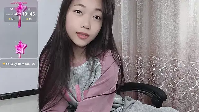 Snapshot of Lvy--v chatting on February 9, 10:43 pm Lvy--v online show from February 9, 10:43 pm