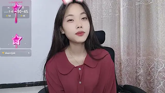 Snapshot of Lvy--v chatting on March 3, 7:39 pm Lvy--v online show from March 3, 7:39 pm