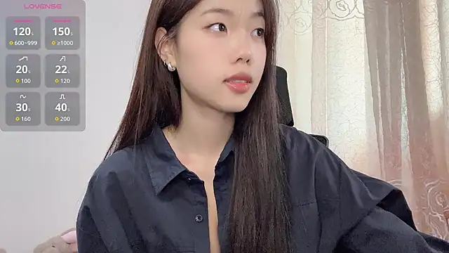 Snapshot of Lvy--v chatting on September 16, 12:33 am Lvy--v online show from September 16, 12:33 am