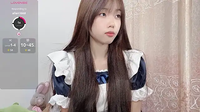 Snapshot of Lvy--v chatting on November 18, 10:45 pm Lvy--v online show from November 18, 10:45 pm