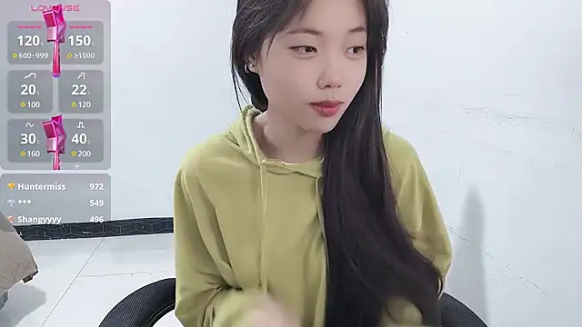 Snapshot of Lvy--v chatting on January 9, 1:39 am Lvy--v online show from January 9, 1:39 am