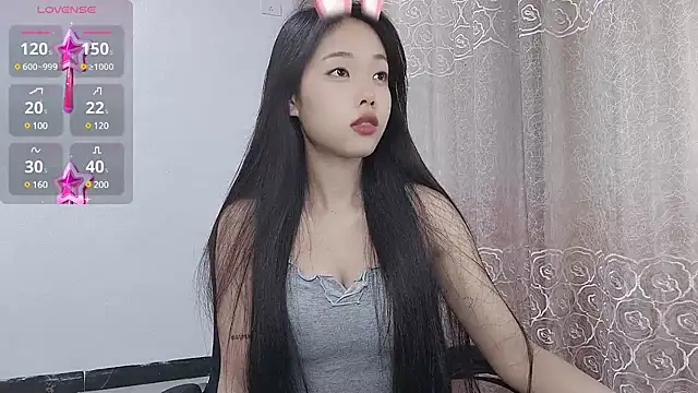 Snapshot of Lvy--v chatting on March 12, 10:17 pm Lvy--v online show from March 12, 10:17 pm