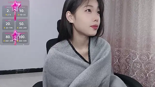 Snapshot of Lvy--v chatting on February 8, 10:40 pm Lvy--v online show from February 8, 10:40 pm