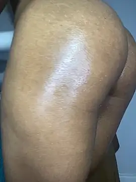 Snapshot of incognitobdy chatting on January 15, 2:06 am incognitobdy online show from January 15, 2:06 am