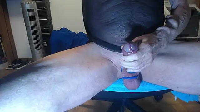 Snapshot of MrTrent chatting on January 14, 2:11 pm MrTrent online show from January 14, 2:11 pm