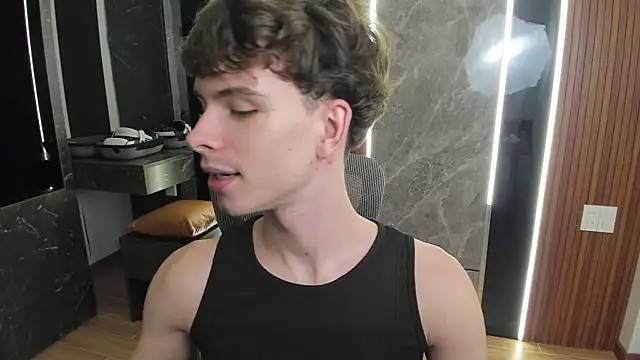 Snapshot of calvin_love_you chatting on June 5, 5:18 pm calvin love you online show from June 5, 5:18 pm