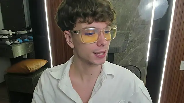 Snapshot of calvin_love_you chatting on July 3, 3:07 pm calvin love you online show from July 3, 3:07 pm