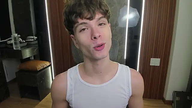 Snapshot of calvin_love_you chatting on May 10, 5:15 pm calvin love you online show from May 10, 5:15 pm