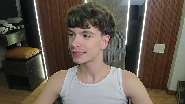 Snapshot of calvin_love_you chatting on May 9, 5:05 pm calvin love you online show from May 9, 5:05 pm