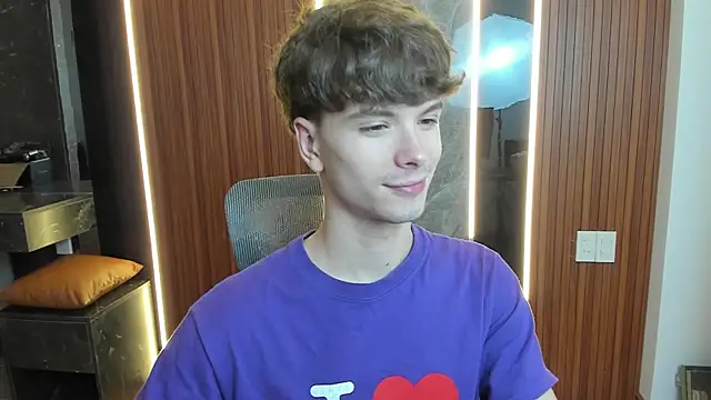 Snapshot of calvin_love_you chatting on April 19, 5:25 pm calvin love you online show from April 19, 5:25 pm