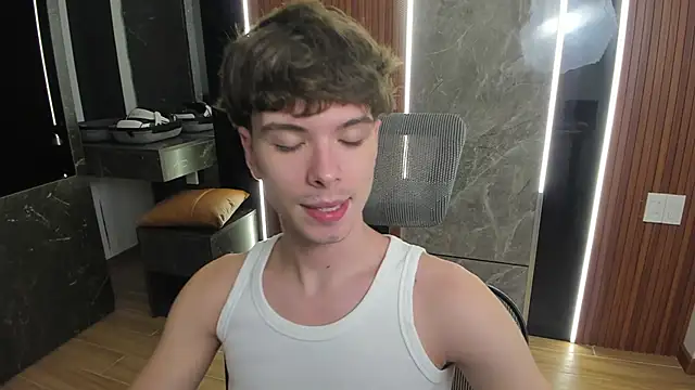 Snapshot of calvin_love_you chatting on June 7, 5:07 pm calvin love you online show from June 7, 5:07 pm