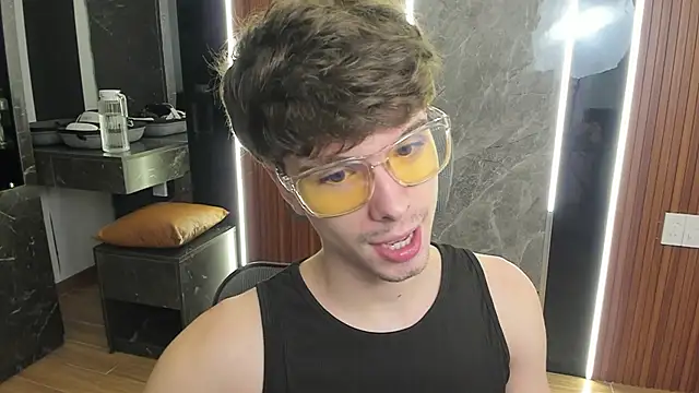 Snapshot of calvin_love_you chatting on May 23, 4:28 pm calvin love you online show from May 23, 4:28 pm
