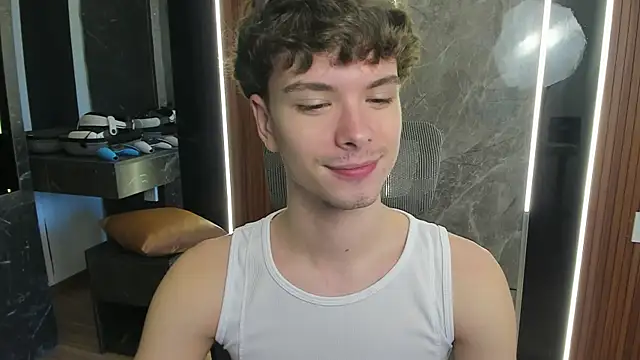 Snapshot of calvin_love_you chatting on July 12, 9:43 am calvin love you online show from July 12, 9:43 am