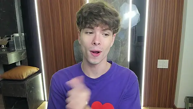Snapshot of calvin_love_you chatting on April 22, 5:42 pm calvin love you online show from April 22, 5:42 pm