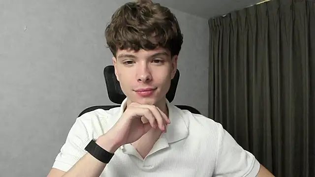 Snapshot of calvin_love_you chatting on March 1, 5:13 pm calvin love you online show from March 1, 5:13 pm