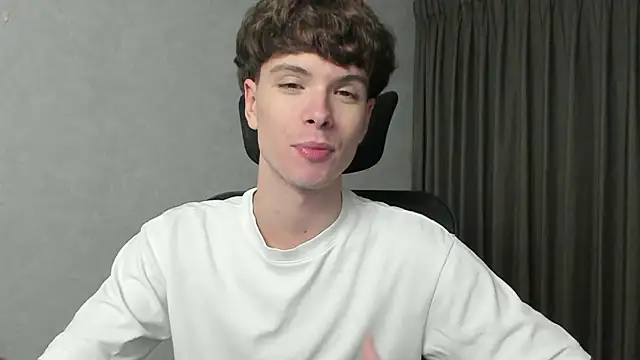 Snapshot of calvin_love_you chatting on March 3, 6:15 pm calvin love you online show from March 3, 6:15 pm