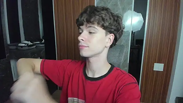 Snapshot of calvin_love_you chatting on June 20, 5:07 pm calvin love you online show from June 20, 5:07 pm