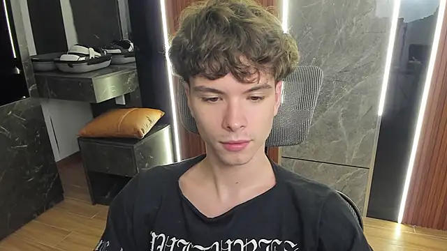 Snapshot of calvin_love_you chatting on June 9, 5:03 pm calvin love you online show from June 9, 5:03 pm