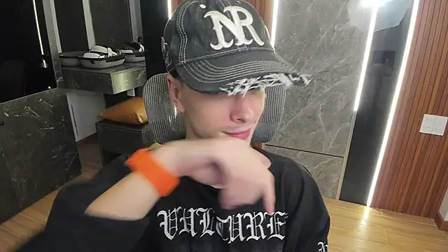 Snapshot of calvin_love_you chatting on June 2, 5:13 pm calvin love you online show from June 2, 5:13 pm