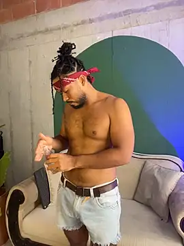 Snapshot of noah_jones__ chatting on February 11, 4:18 pm noah jones online show from February 11, 4:18 pm