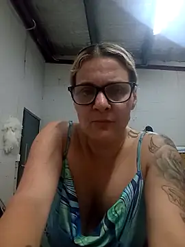 llASHll online show from November 20, 5:02 pm