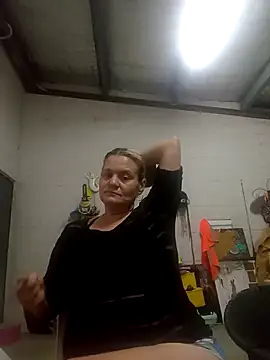 llASHll online show from November 28, 7:14 pm