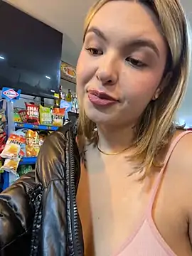 Snapshot of Odett_ chatting on October 15, 2:43 am Odett online show from October 15, 2:43 am