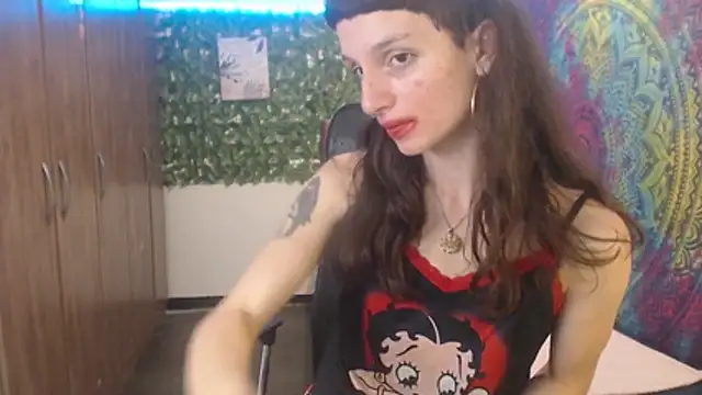 Snapshot of BurningVenus12 chatting on October 24, 1:21 pm BurningVenus12 online show from October 24, 1:21 pm