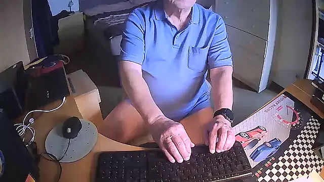 Snapshot of pong_mod_55 chatting on February 3, 2:13 pm pong mod 55 online show from February 3, 2:13 pm