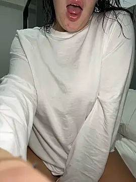 Snapshot of lilylush24 chatting on March 15, 1:29 pm lilylush24 online show from March 15, 1:29 pm