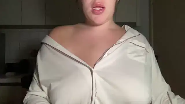 Snapshot of lilylush24 chatting on February 17, 5:55 pm lilylush24 online show from February 17, 5:55 pm