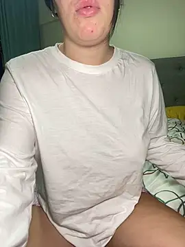 Snapshot of lilylush24 chatting on March 23, 5:21 am lilylush24 online show from March 23, 5:21 am