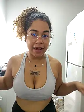VitoriaFernandes online show from February 11, 2:28 pm