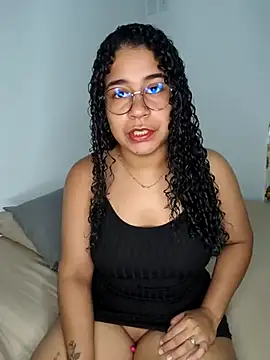 VitoriaFernandes online show from February 17, 1:44 pm