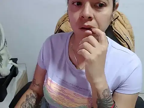 alexa-cooper- online show from August 6, 1:28 pm
