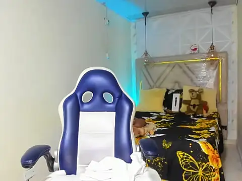 alexa-cooper- online show from March 16, 9:28 pm