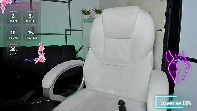 PaigeJayden online show from March 18, 3:02 am