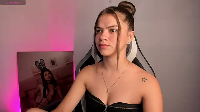 PaigeJayden online show from April 29, 12:26 am