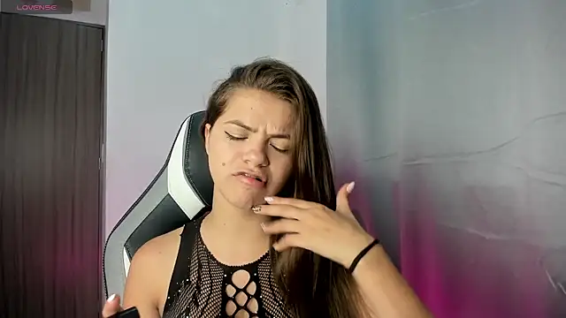 PaigeJayden online show from December 16, 5:33 am