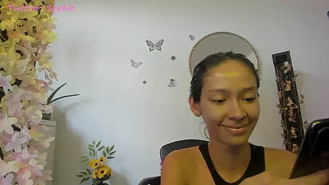Snapshot of Sophie_sweett19 chatting on February 21, 8:05 pm Sophie sweett19 online show from February 21, 8:05 pm