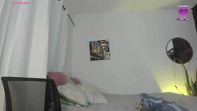 Snapshot of Sophie_sweett19 chatting on November 16, 12:48 am Sophie sweett19 online show from November 16, 12:48 am