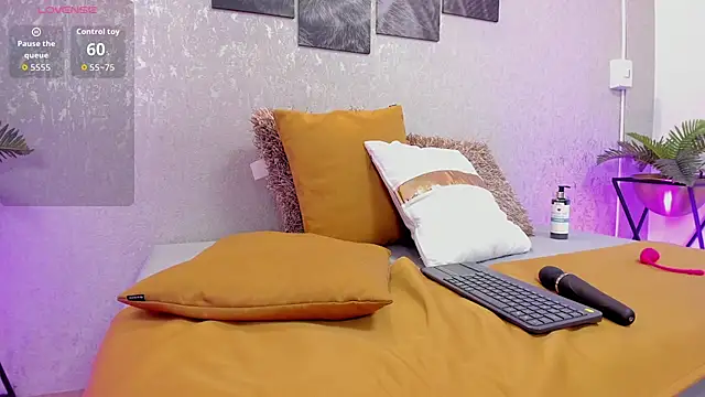 lilicooper  online show from September 15, 6:19 pm