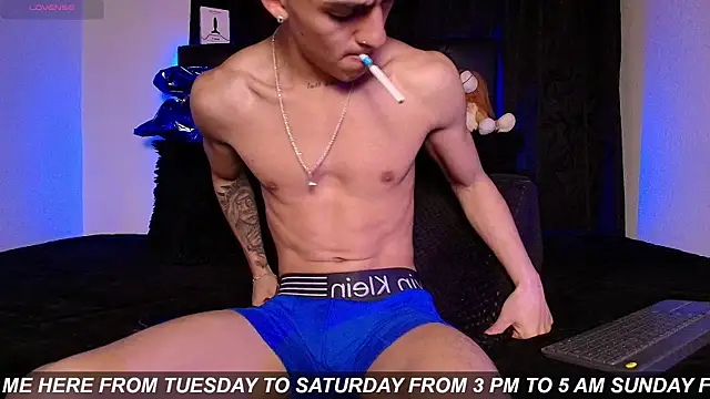 James1lee  online show from July 9, 7:09 am
